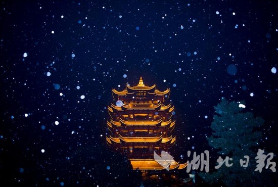 大雪紛飛中的黃鶴樓，美呆了！（組圖）